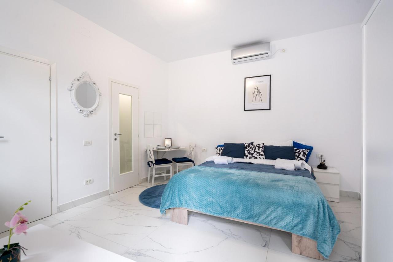 Blue-Line-Apartment-Unirii Bukarest Kültér fotó